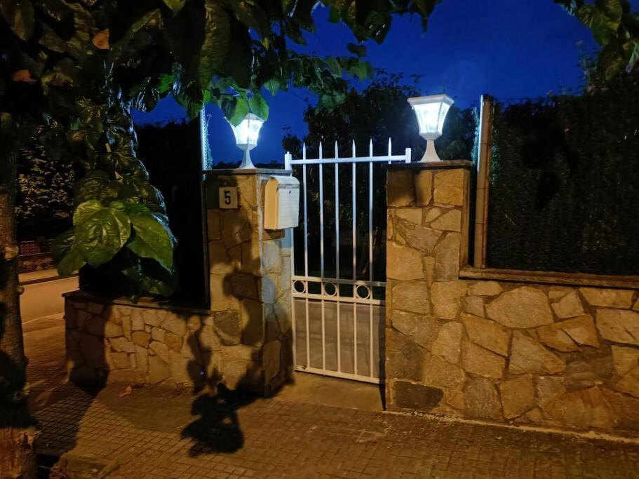 Willa Casa Con Jardin Y Piscina Privada. Santa Eulalia de Ronsaná Zewnętrze zdjęcie