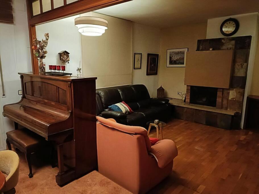 Willa Casa Con Jardin Y Piscina Privada. Santa Eulalia de Ronsaná Zewnętrze zdjęcie
