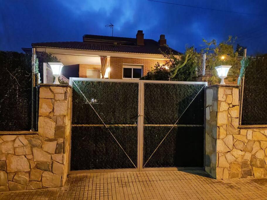 Willa Casa Con Jardin Y Piscina Privada. Santa Eulalia de Ronsaná Zewnętrze zdjęcie